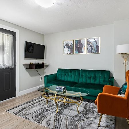 One Bedroom Apartment Moncton North ! Экстерьер фото