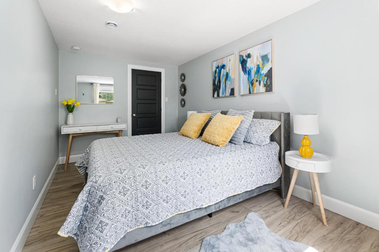 One Bedroom Apartment Moncton North ! Экстерьер фото