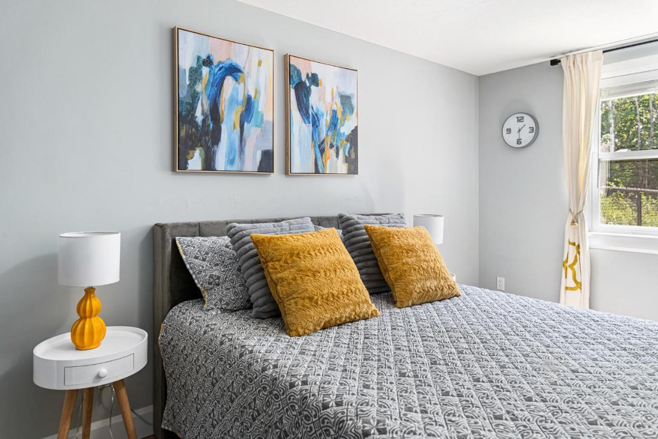 One Bedroom Apartment Moncton North ! Экстерьер фото
