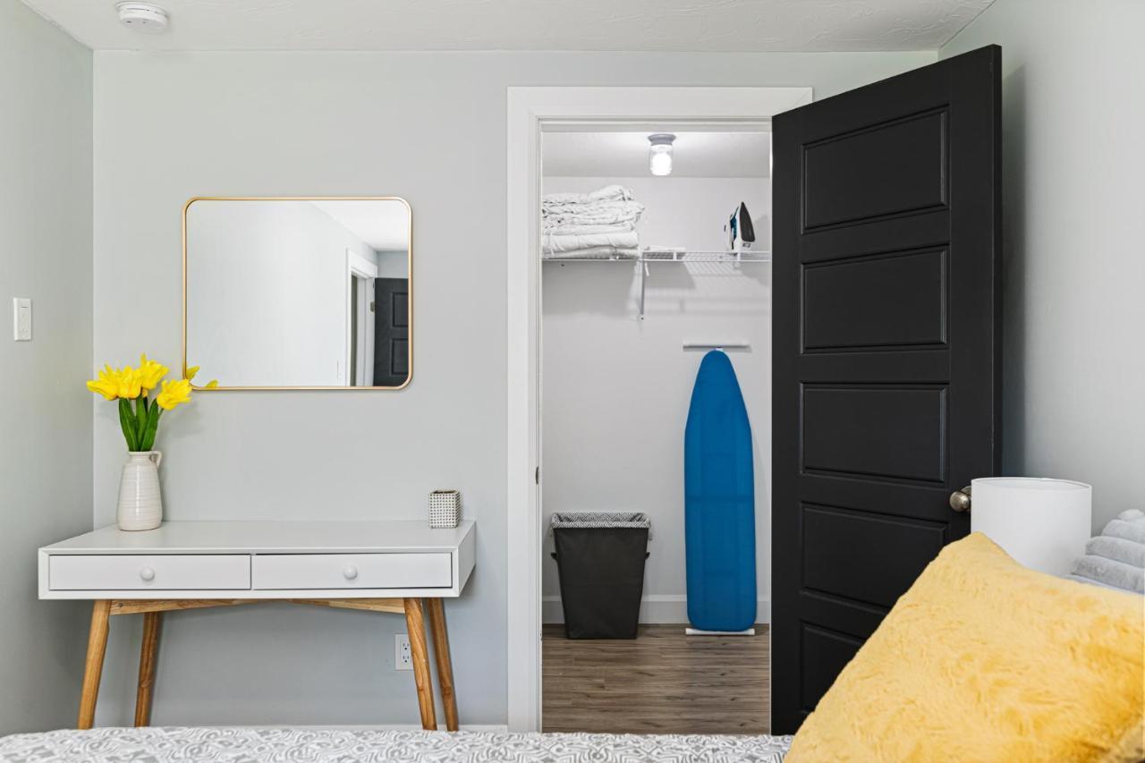 One Bedroom Apartment Moncton North ! Экстерьер фото