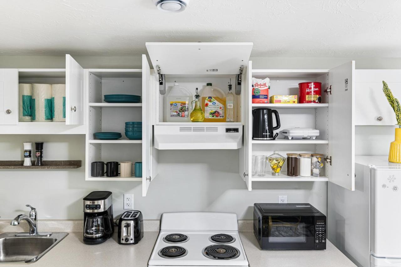 One Bedroom Apartment Moncton North ! Экстерьер фото
