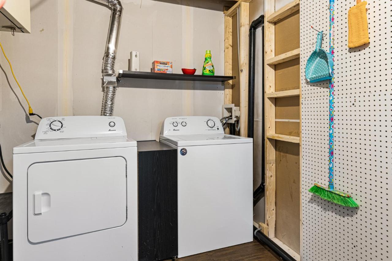 One Bedroom Apartment Moncton North ! Экстерьер фото